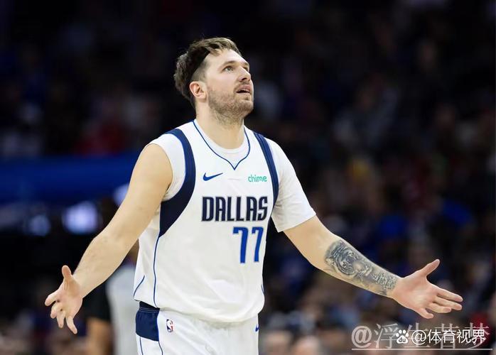 东契奇突破中投命中并造成犯规 东契奇突破中投命中并造成犯规